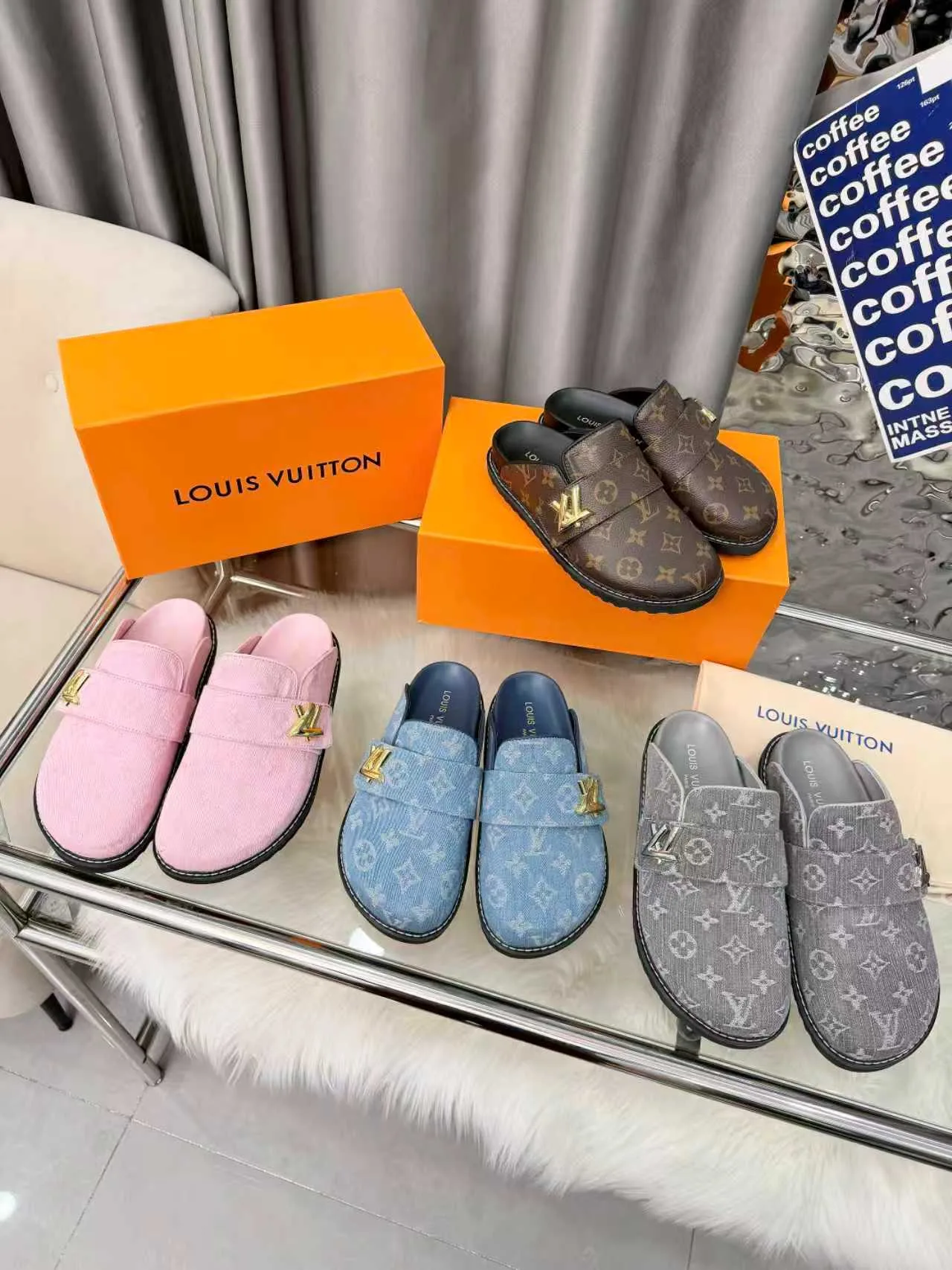 Louis Vuitton Slippers