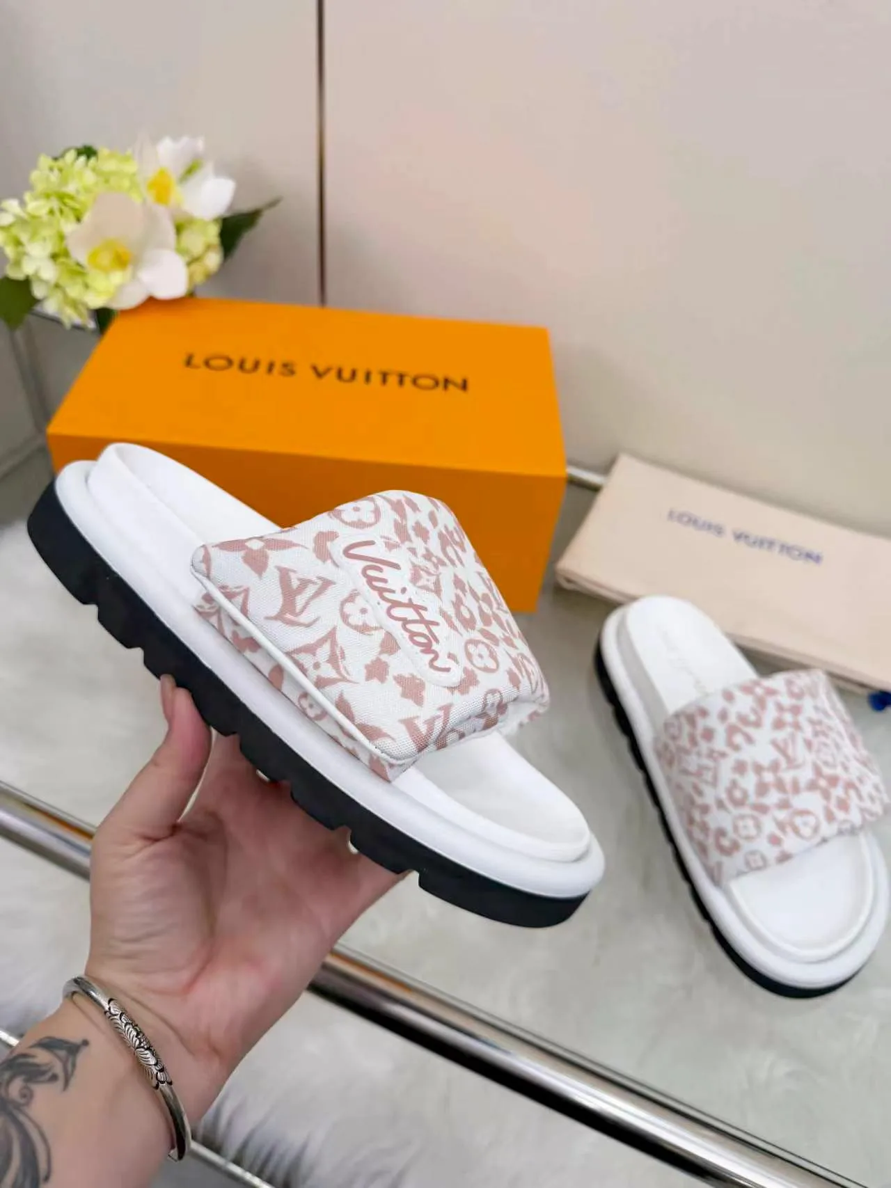 Louis Vuitton Slippers