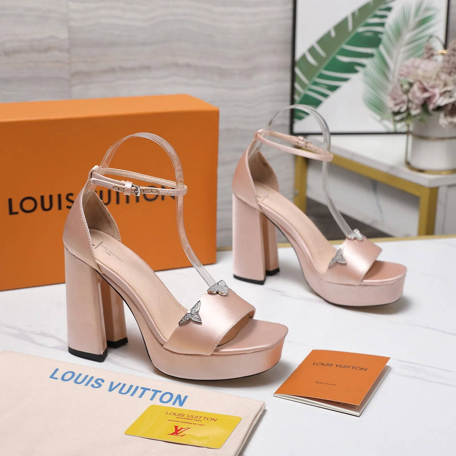 Louis Vuitton Slippers