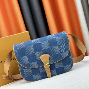 Ami Messenger Bag