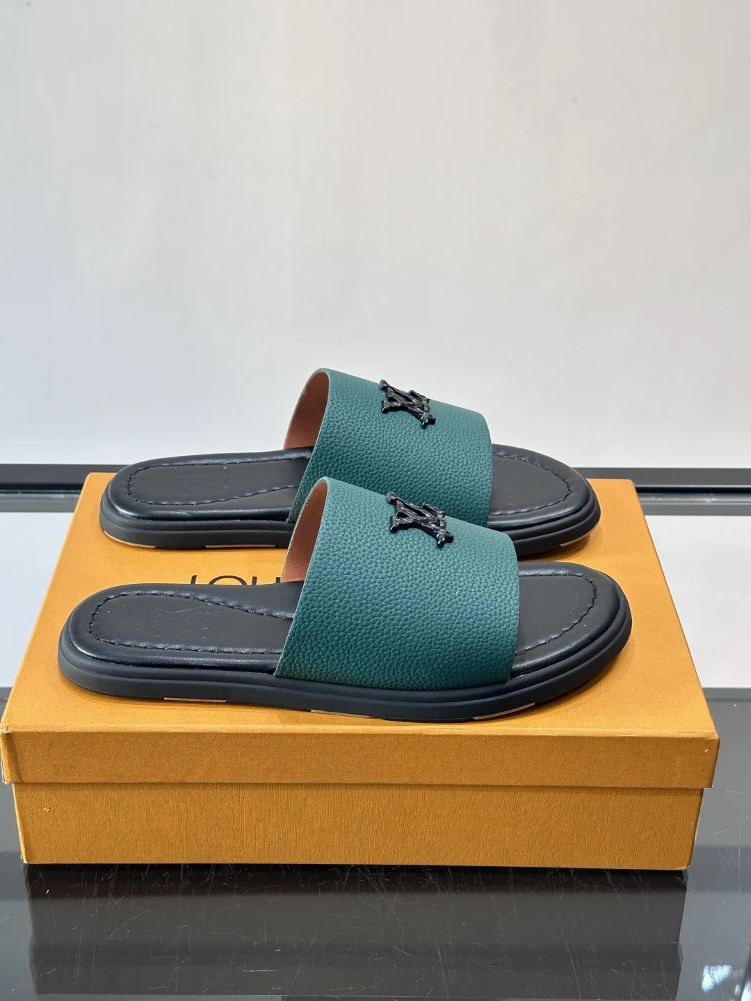 Louis Vuitton Slippers