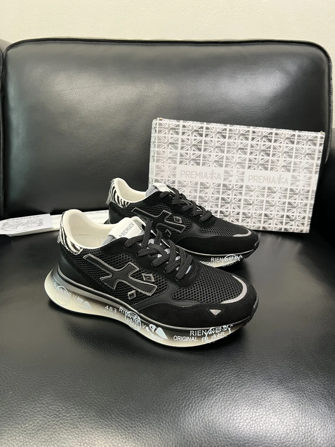 Ami Sneakers