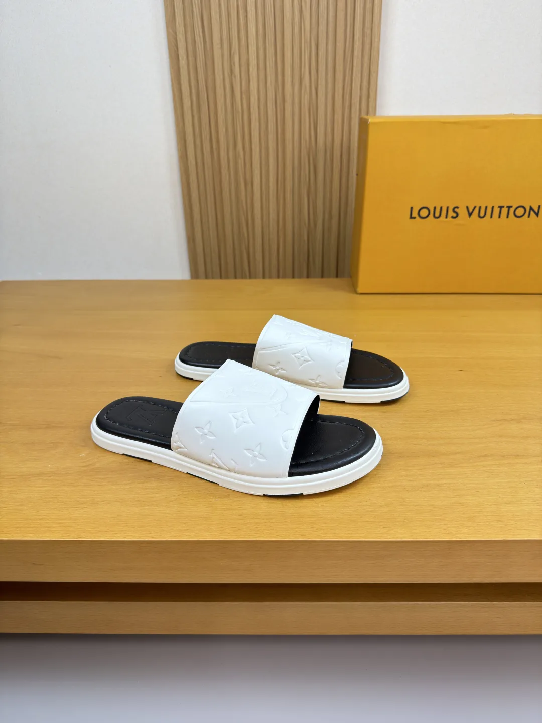 Louis Vuitton Slippers