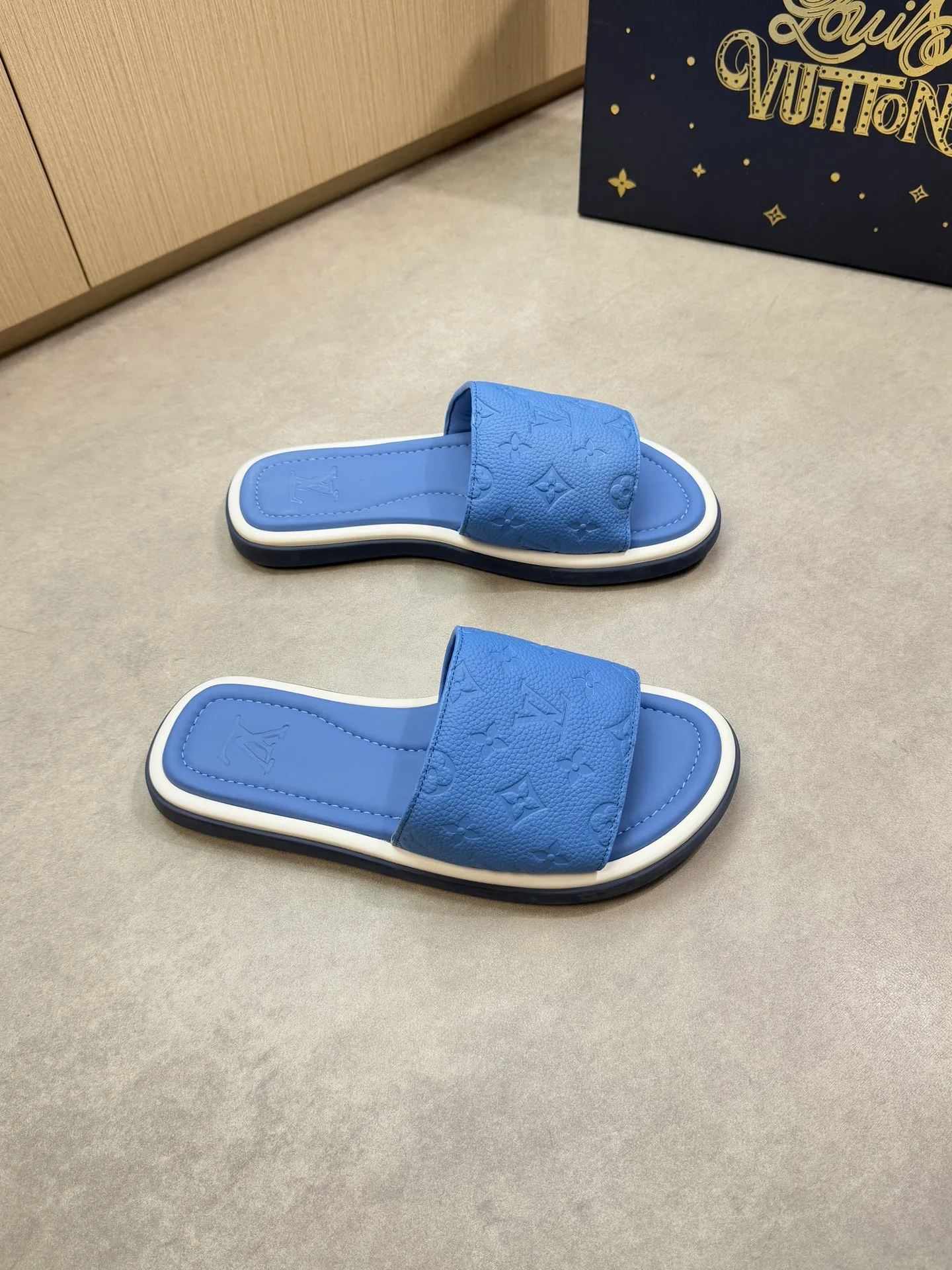 Louis Vuitton Slippers