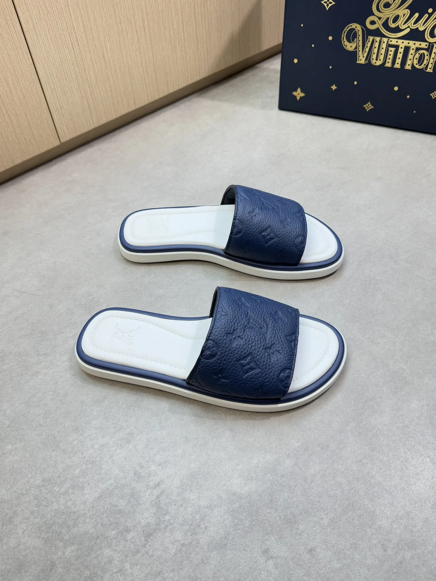 Louis Vuitton Slippers