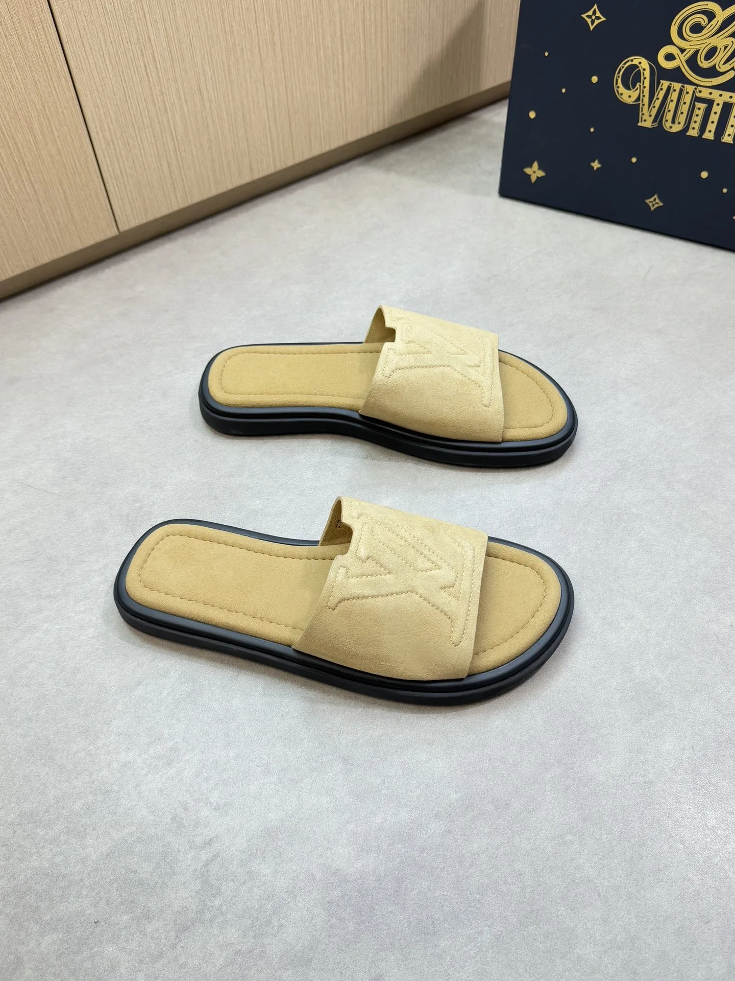 Louis Vuitton Slippers