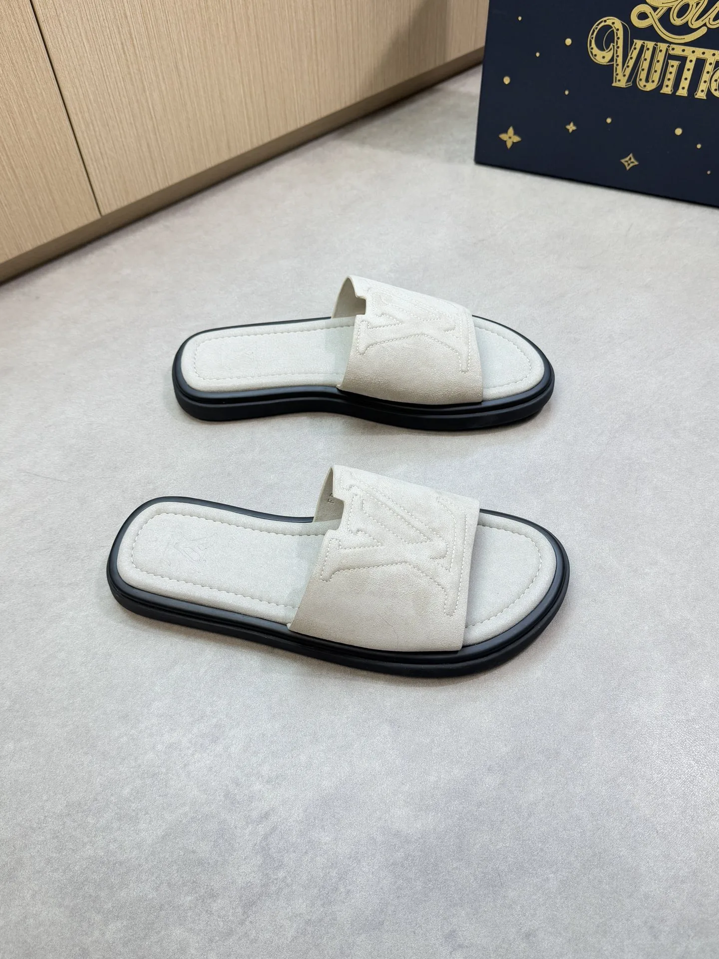 Louis Vuitton Slippers