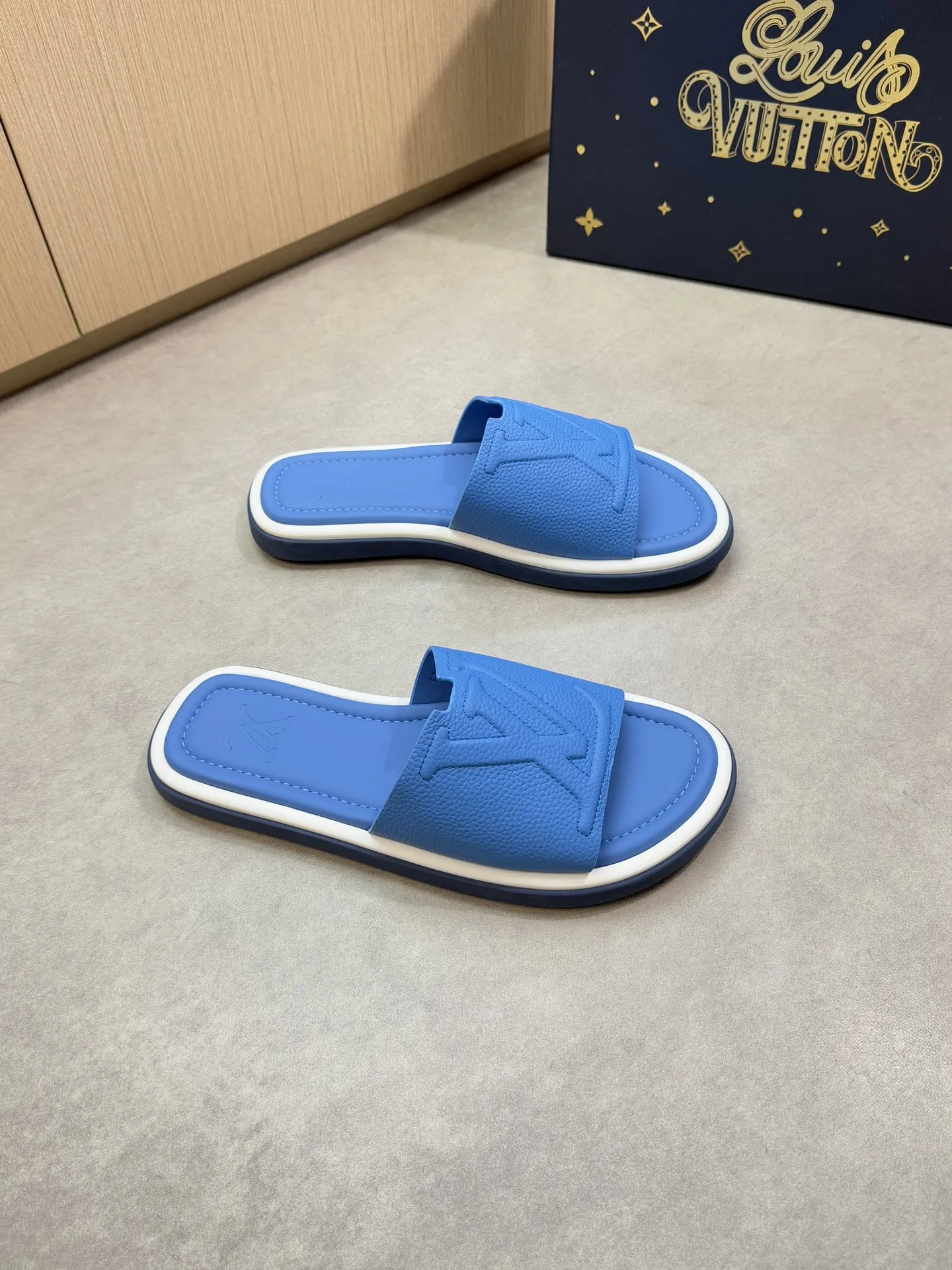 Louis Vuitton Slippers
