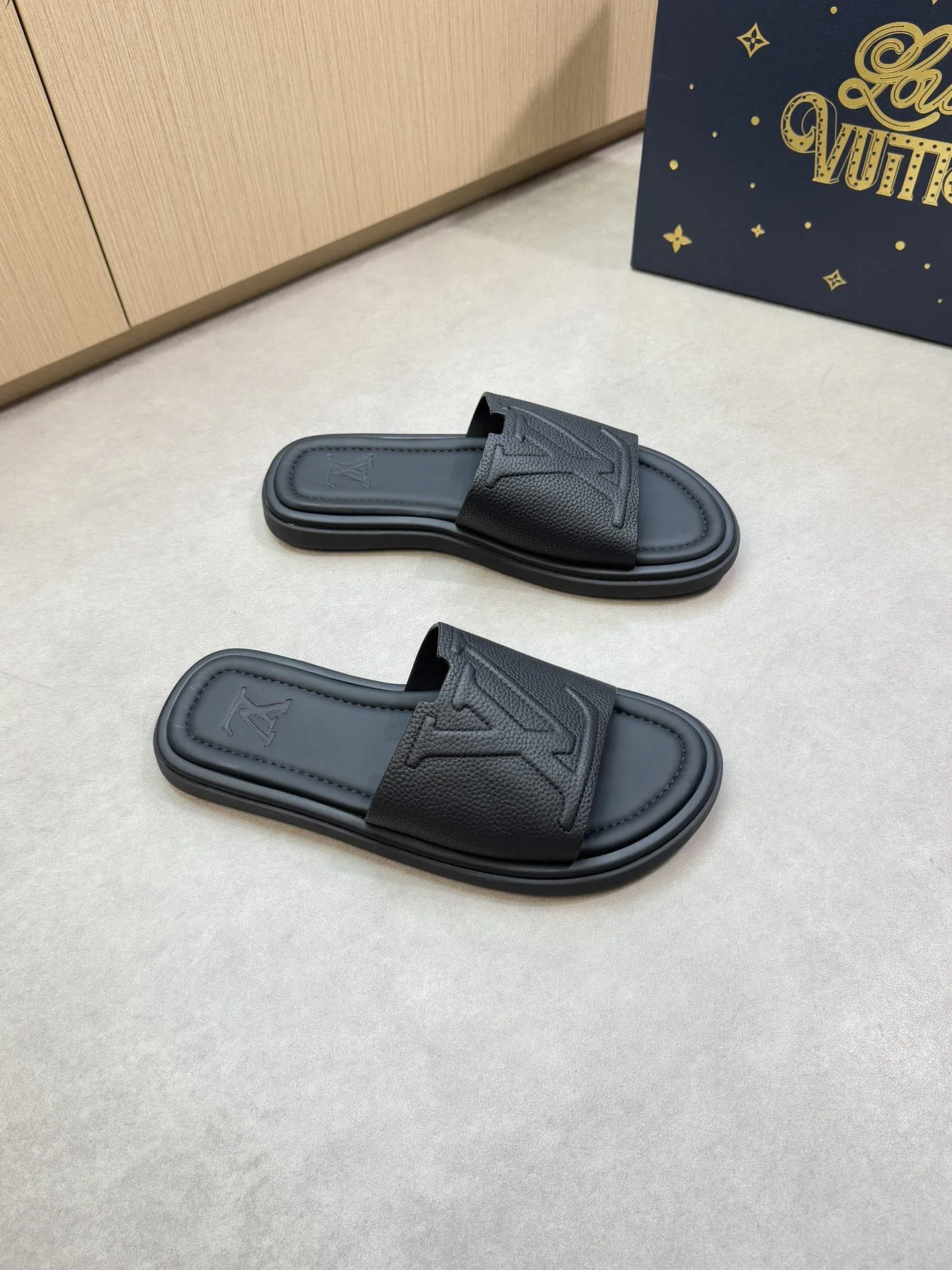 Louis Vuitton Slippers