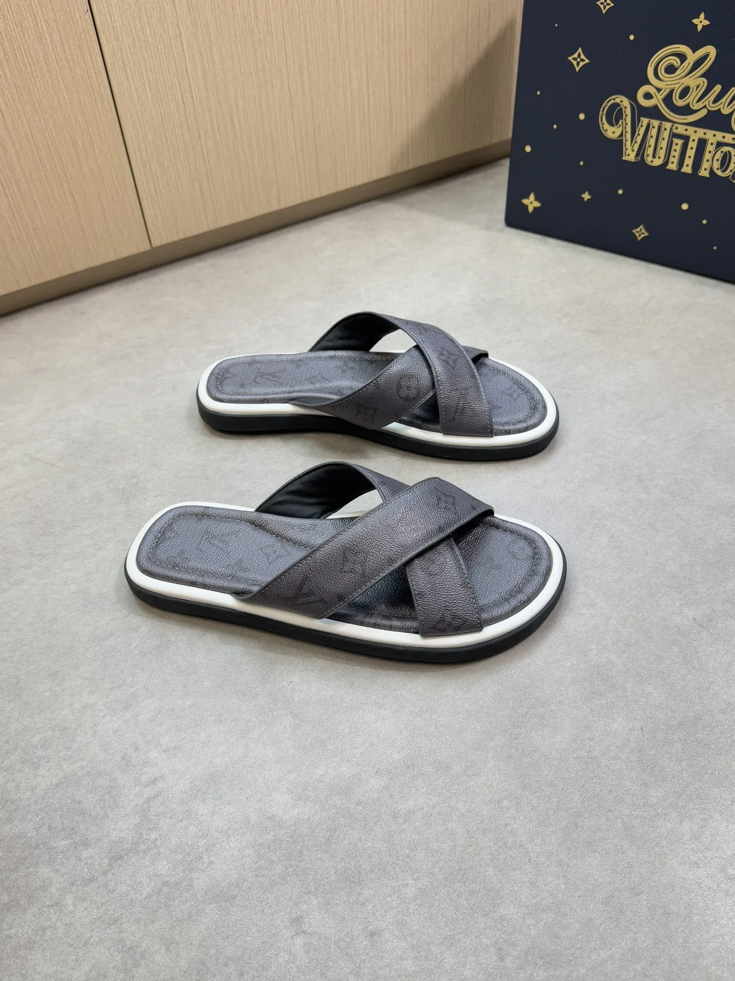 Louis Vuitton Slippers