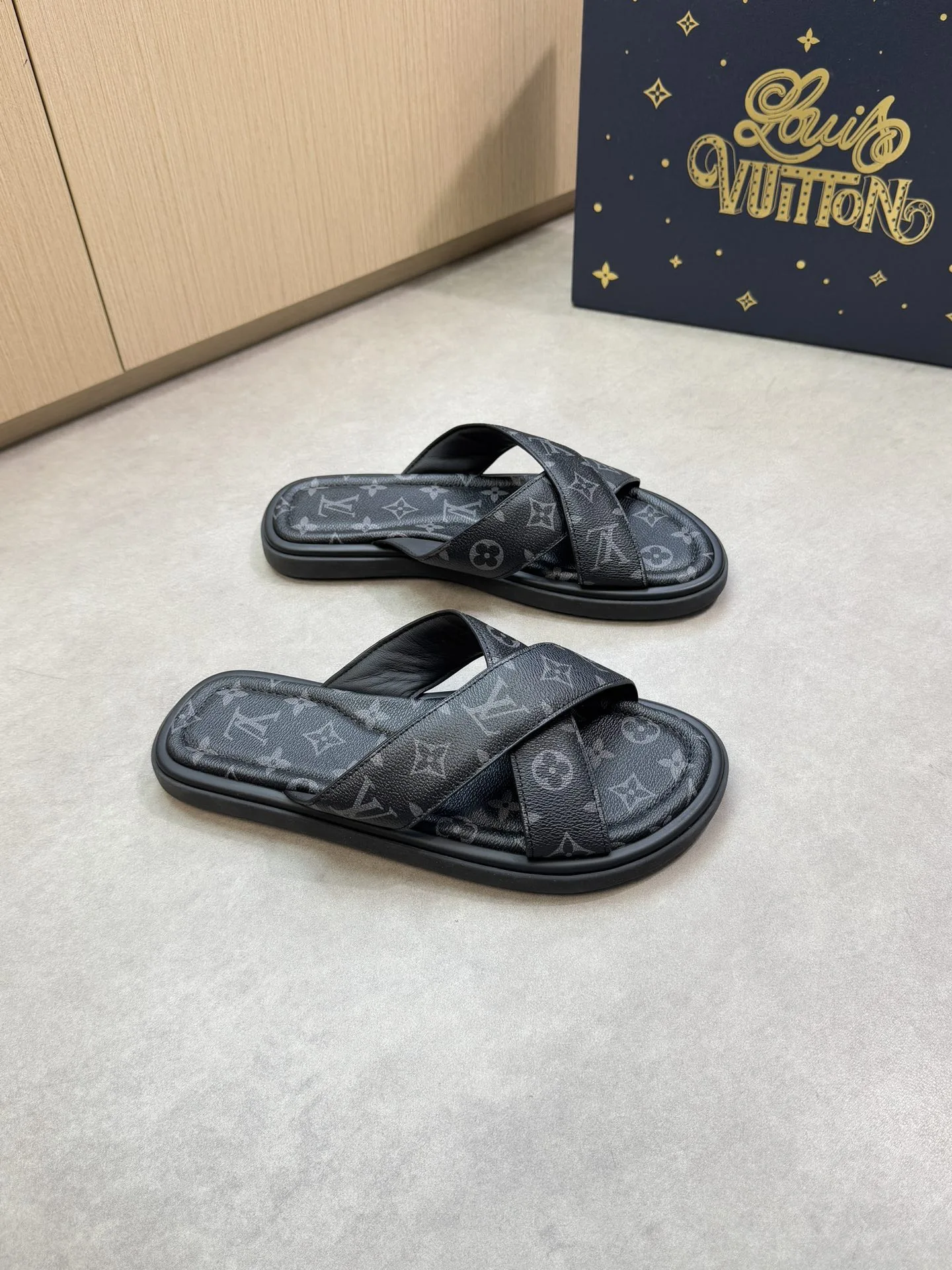 Louis Vuitton Slippers