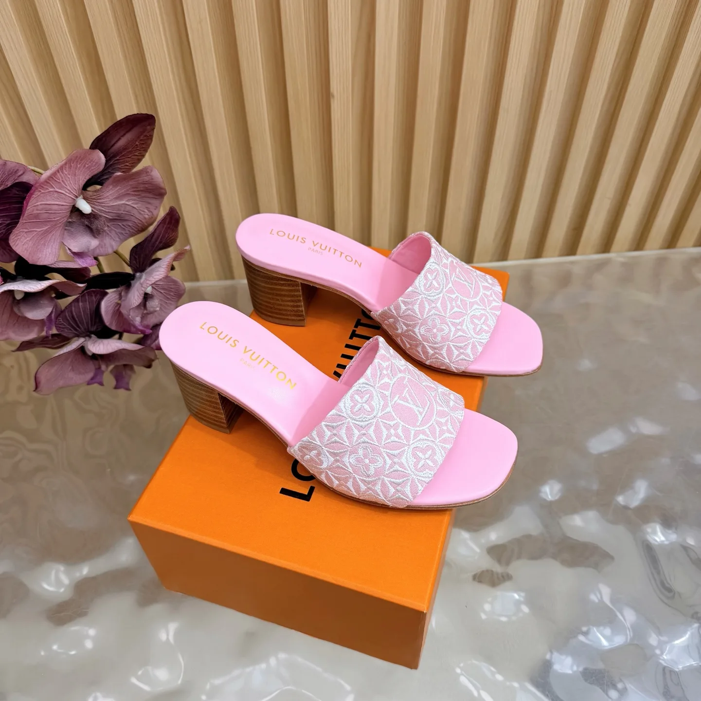 Louis Vuitton Slippers