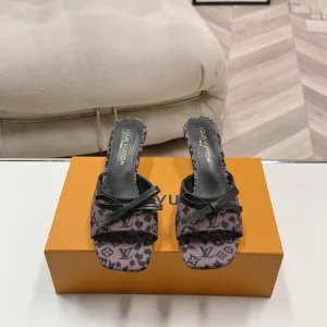 Louis Vuitton Slippers