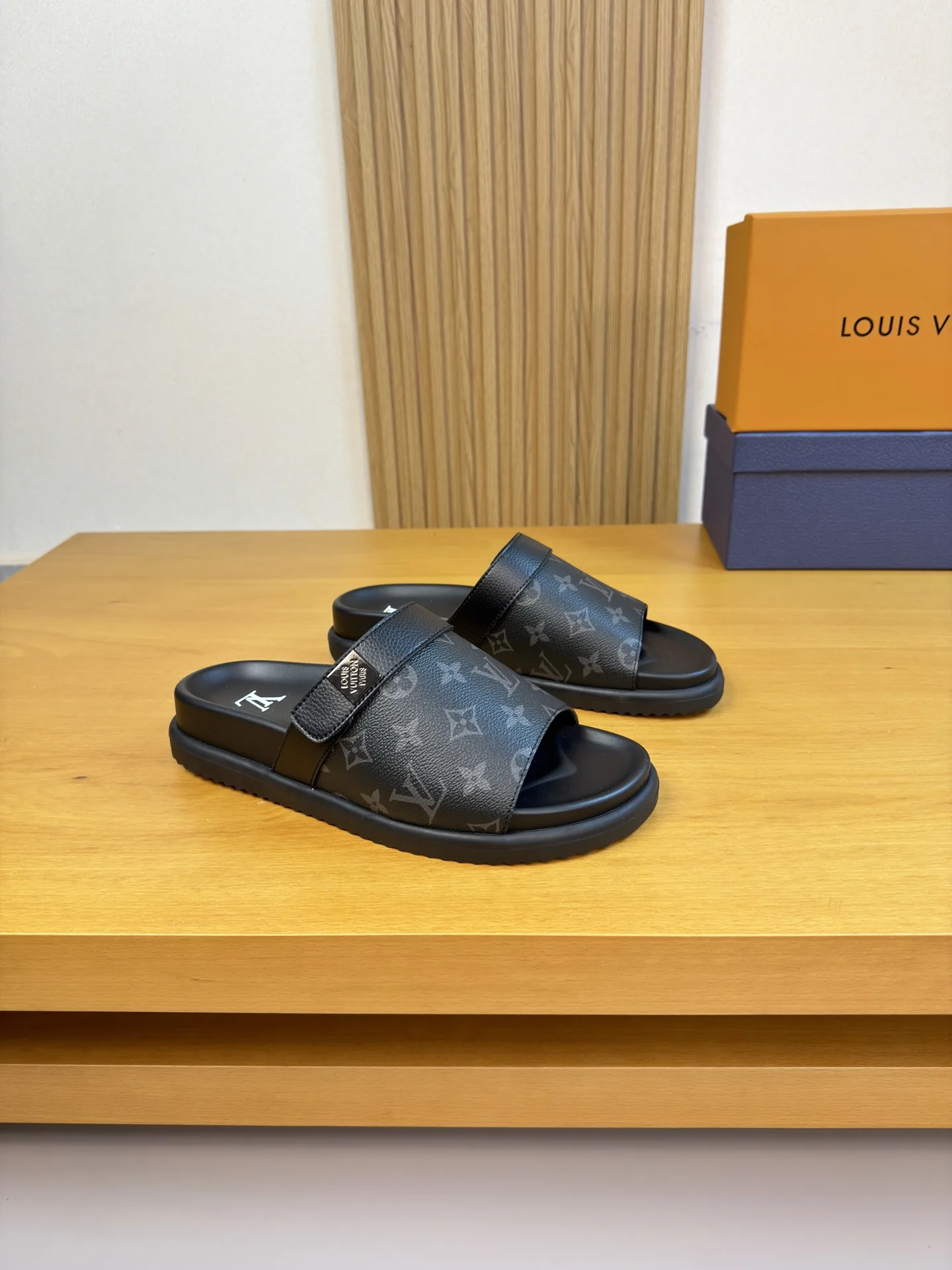 Louis Vuitton Slippers