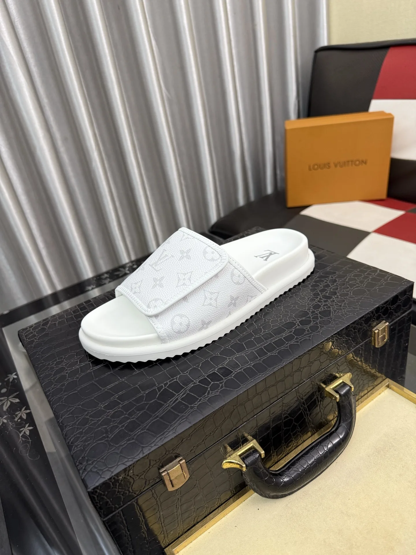 Louis Vuitton Slippers