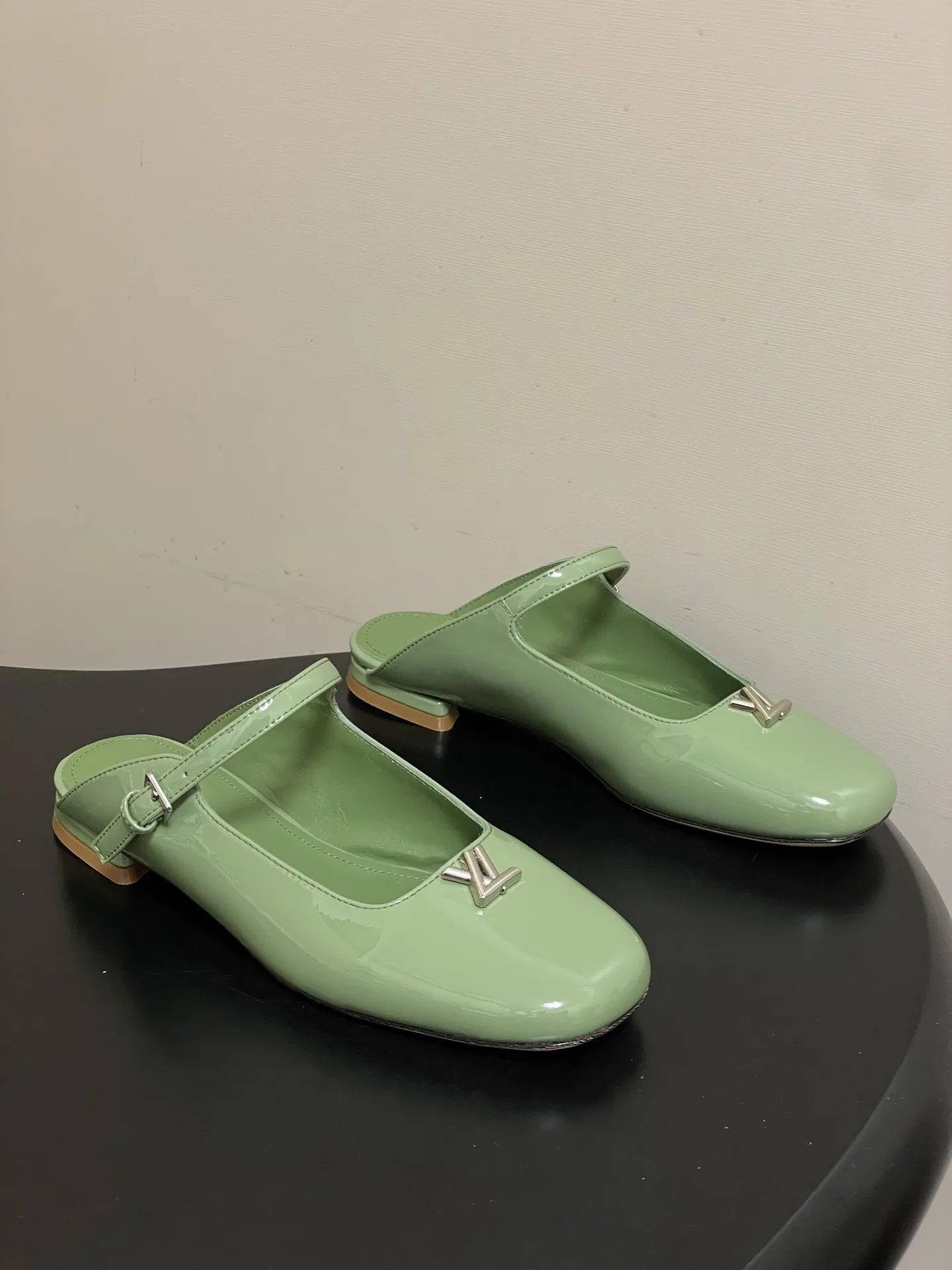 Louis Vuitton Slippers