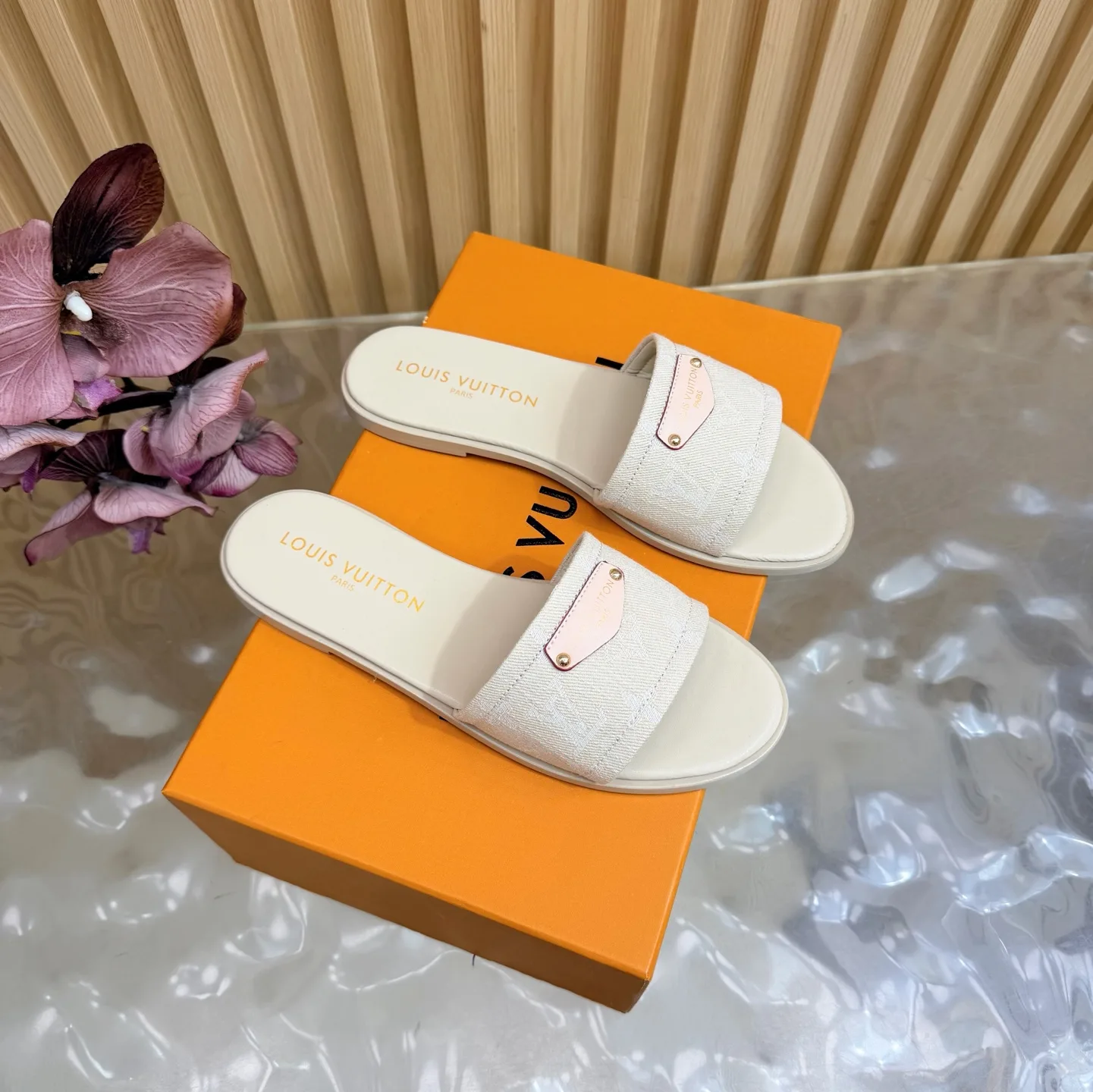 Louis Vuitton Slippers