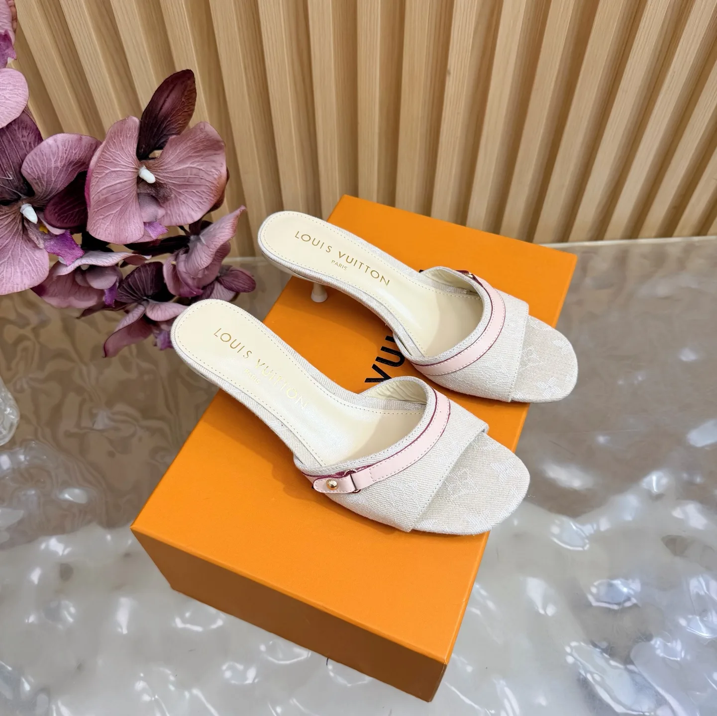 Louis Vuitton Slippers