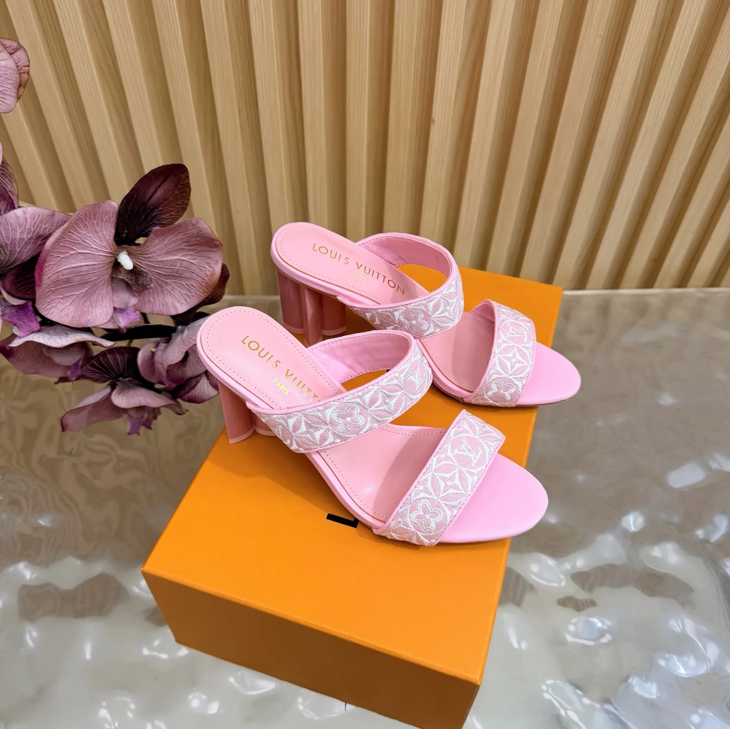 Louis Vuitton Slippers