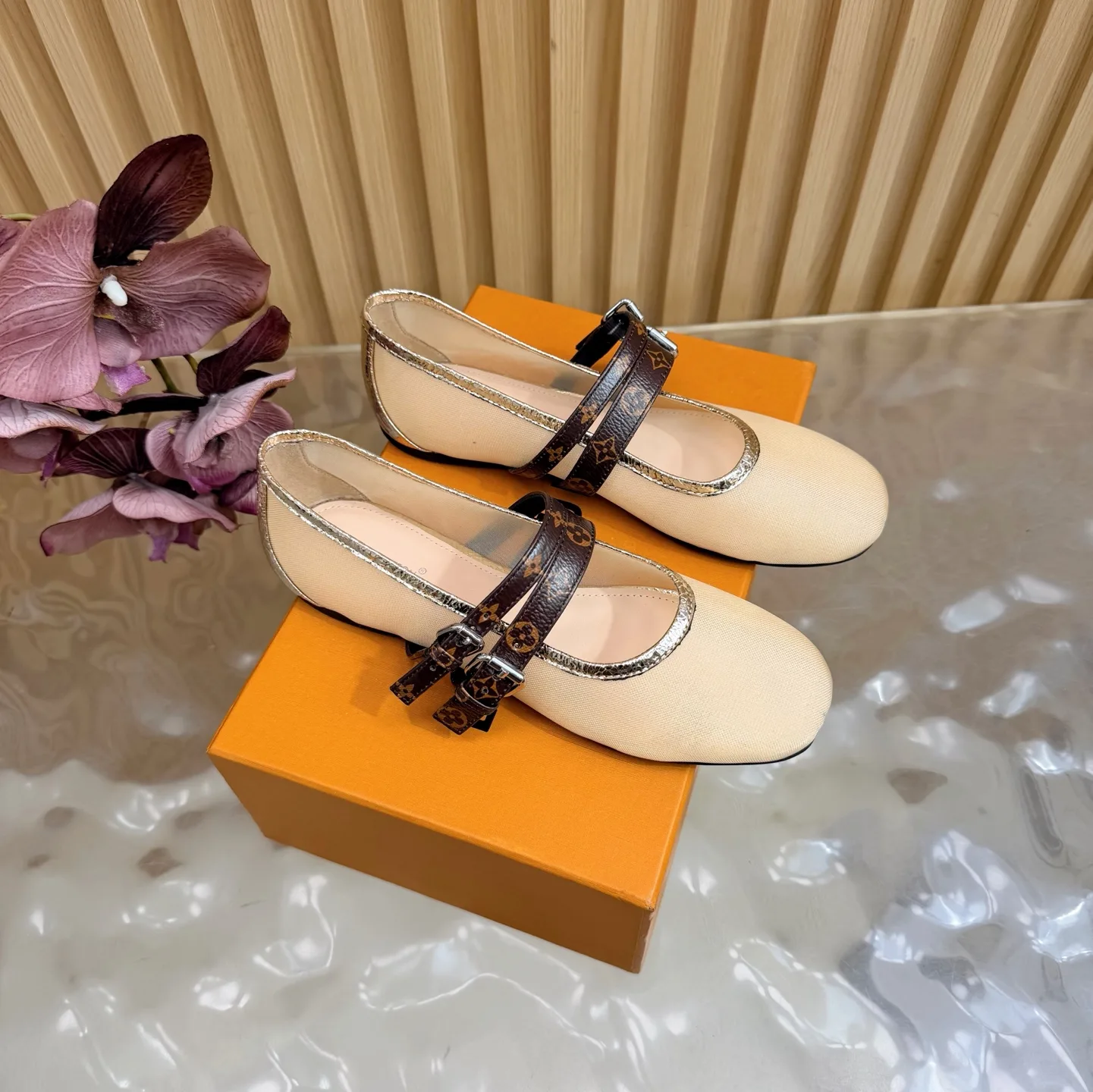 Louis Vuitton Slippers