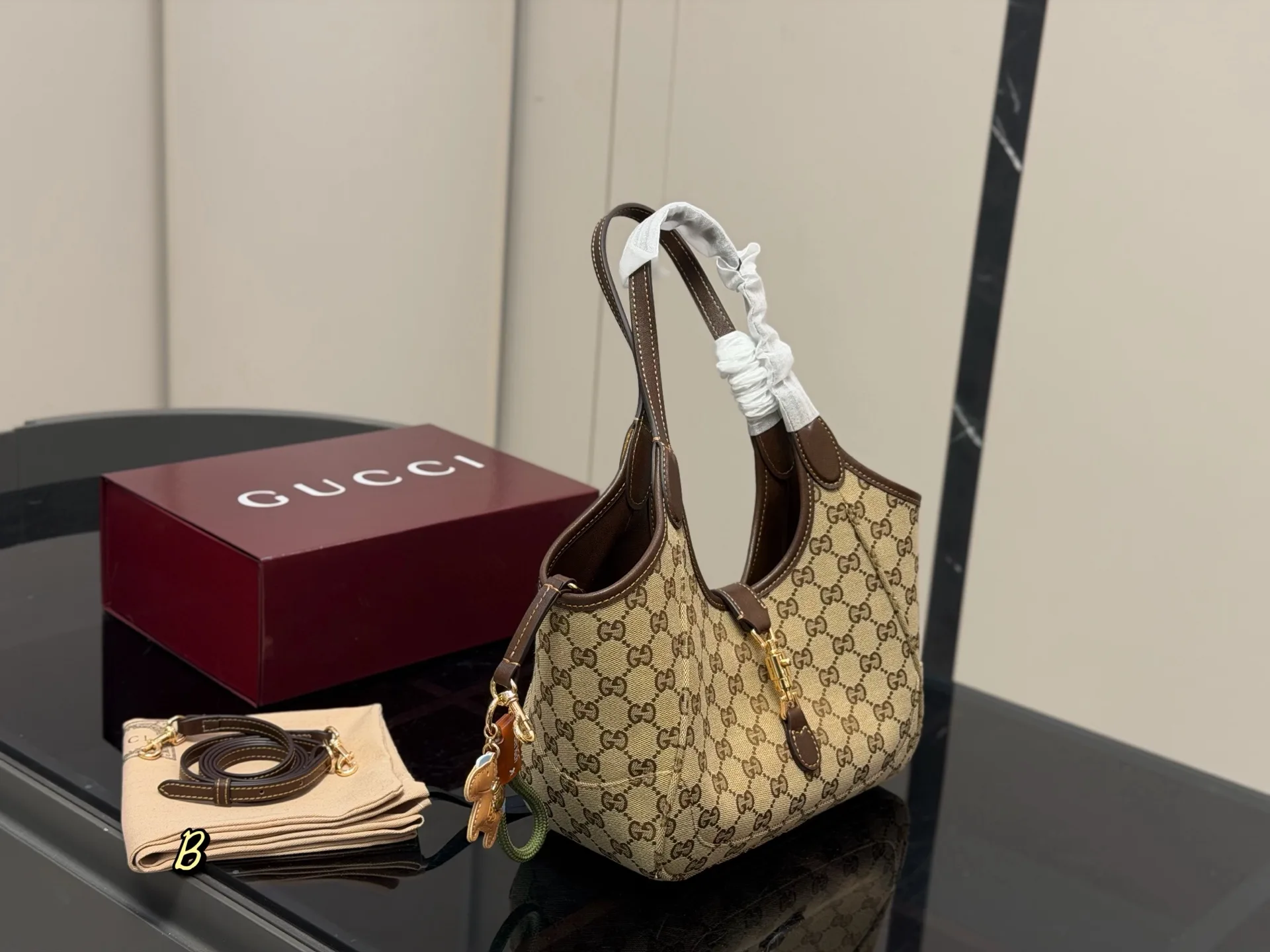 Gucci Shopping Bags